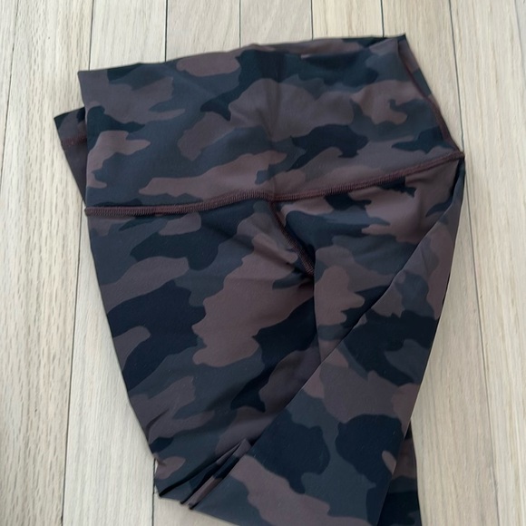 Lululemon Athletica Brown and Black Leggings - Picture 2 of 4